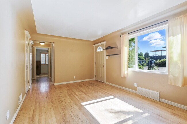 Building Photo - 2875 Fenton St