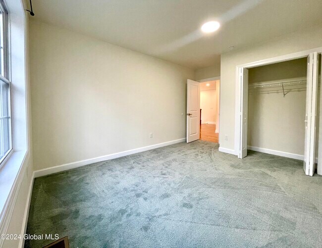 Building Photo - 9 B Poplar Dr