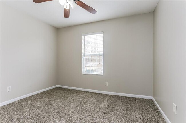 Building Photo - 4981 Galbraith Cir