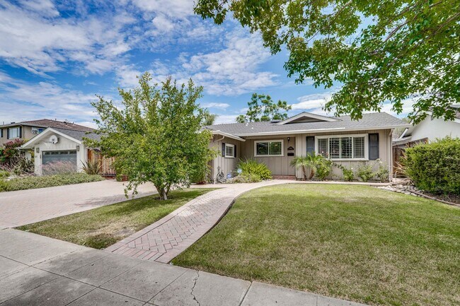 Building Photo - Spacious Home off of Hillsdale with Amazing Kitchen & Backyard! Ready to Rent.