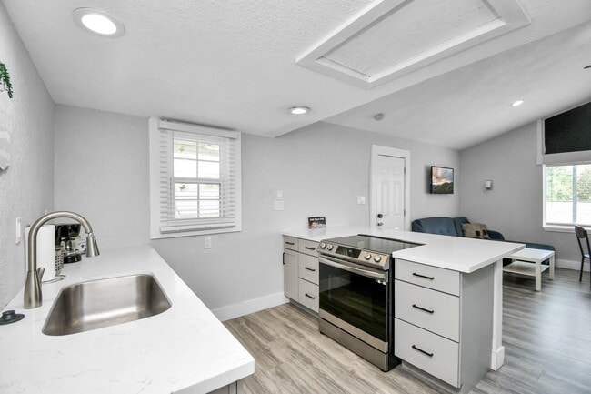 Building Photo - 5114 Grantwood St