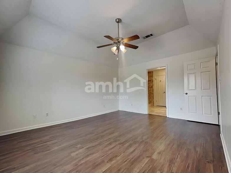 Building Photo - 245 Brookstone Cove