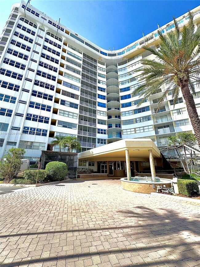 Building Photo - 100 Golden Isles Dr