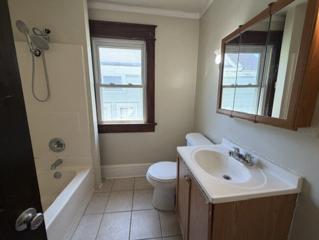 Building Photo - Room to Spread Out! 5-Bedroom Home with Covered Porch & Large Kitchen