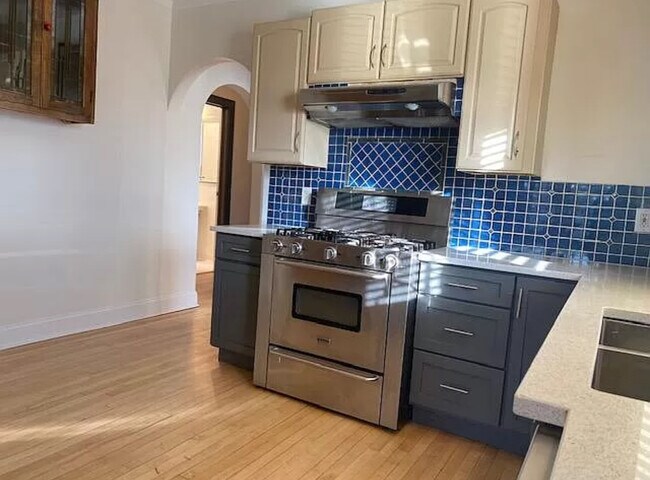 Building Photo - 1344 S 61st Ct