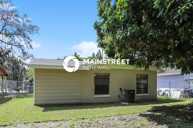 Building Photo - 3 Bedroom Pet-Friendly Home in ORLANDO, FL with Main Street Renewal