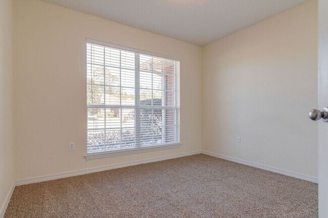 Building Photo - 5851 Chi Chi Cir