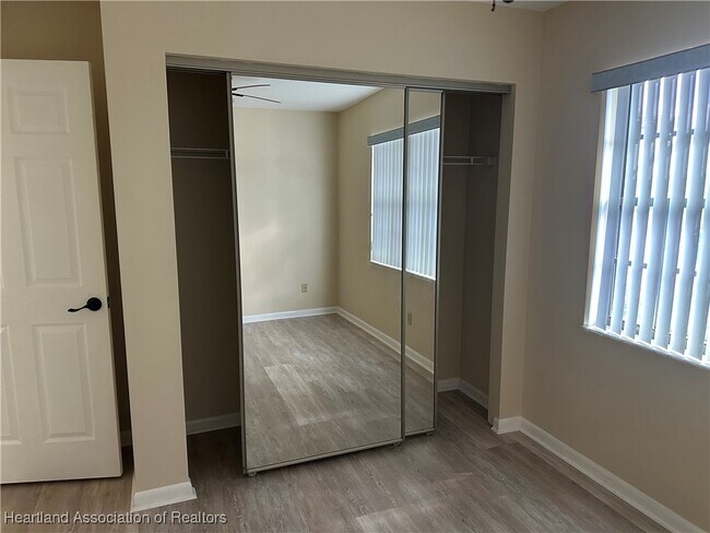 Building Photo - 2531 N Orangewood St