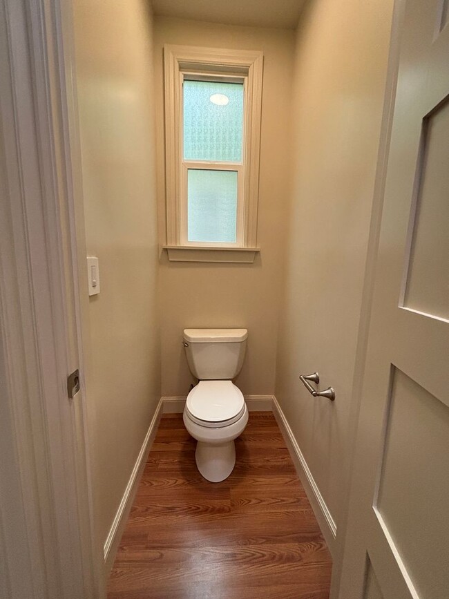 Building Photo - 2264