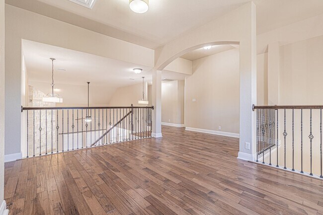 Building Photo - GORGEOUS 4 BED / 2 BATH HOUSE FOR RENT!