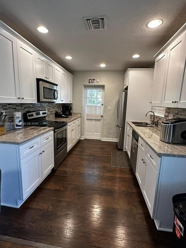 Building Photo - 1448 Dewey St