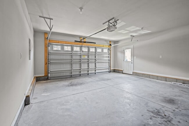 Building Photo - 118 Station Yard Rd