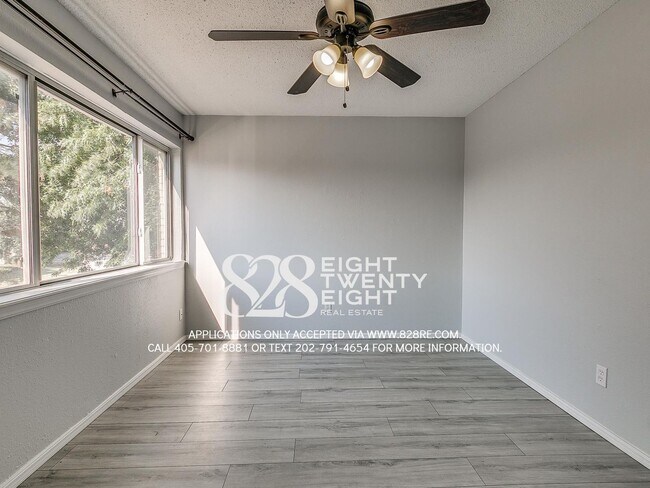 Building Photo - *AVAILABLE NOW!* Spacious 3 Bed/2.5 Bath Condo in East Norman!