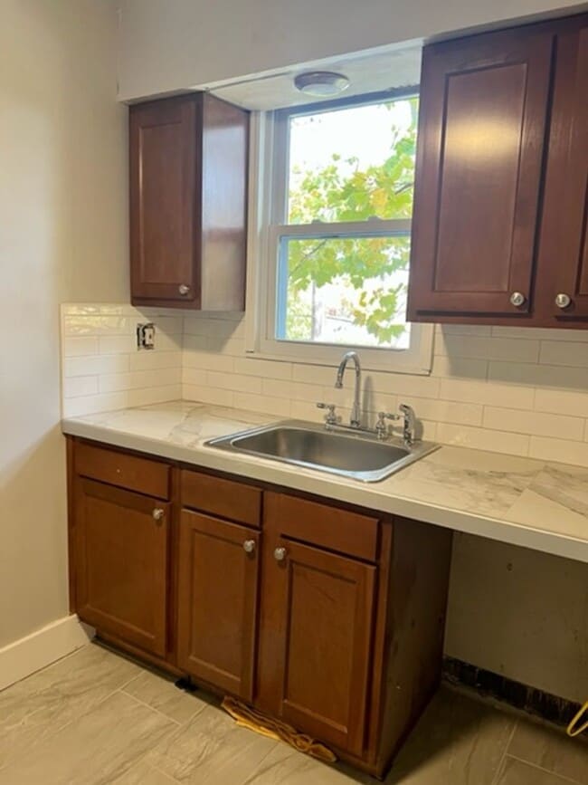 Building Photo - 1 Bedroom 1 Bath Townhome in Point Breeze