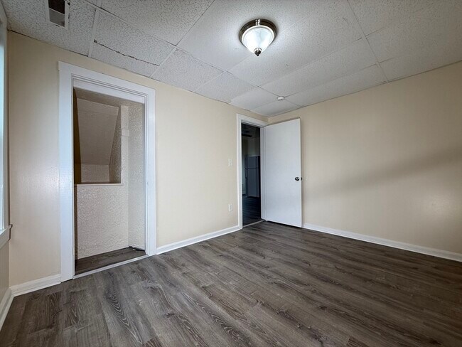 Building Photo - 227 White St