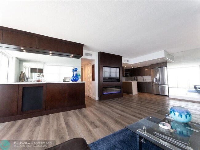 Building Photo - 209 N Fort Lauderdale Beach Blvd