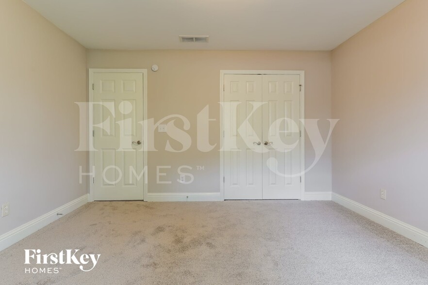 Building Photo - 1306 Golden Way