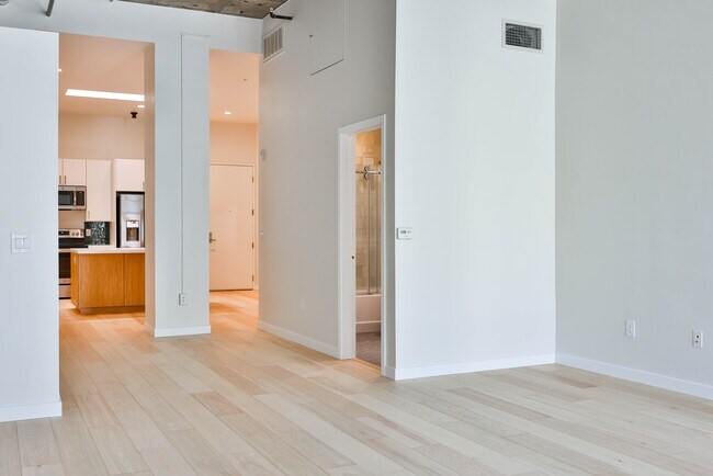 Building Photo - 3211 Fifth Ave