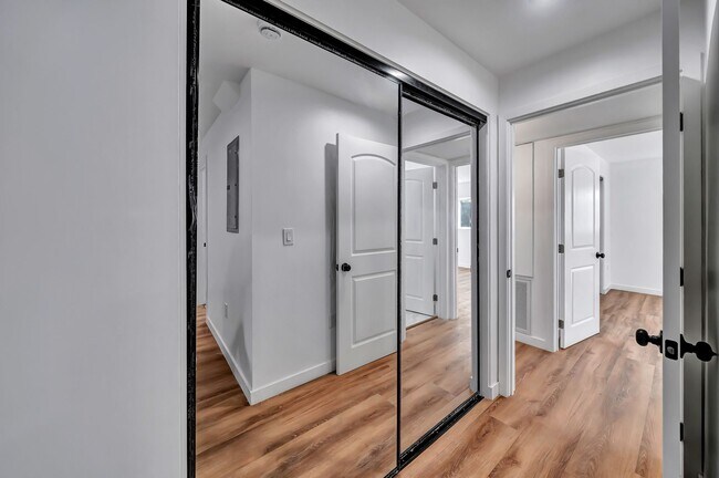 Building Photo - 11845 Hamlin St