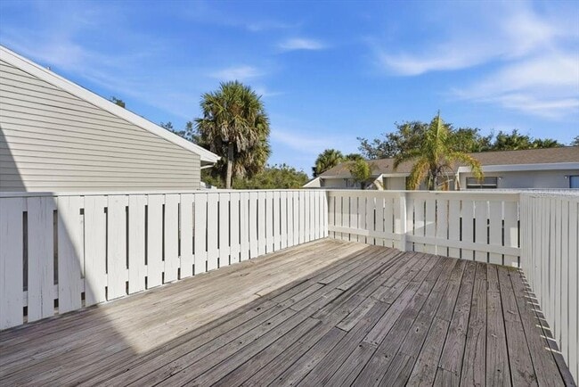 Building Photo - 1404 Oak Pl