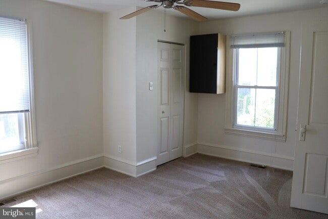 Building Photo - 421 Lyceum Ave