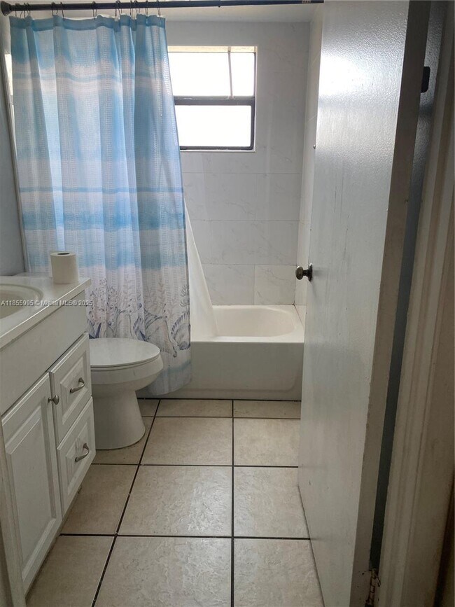 Building Photo - 2705 W 64th Pl