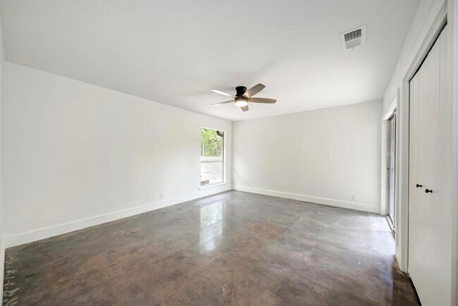 Building Photo - 6305 Forest Hills Dr