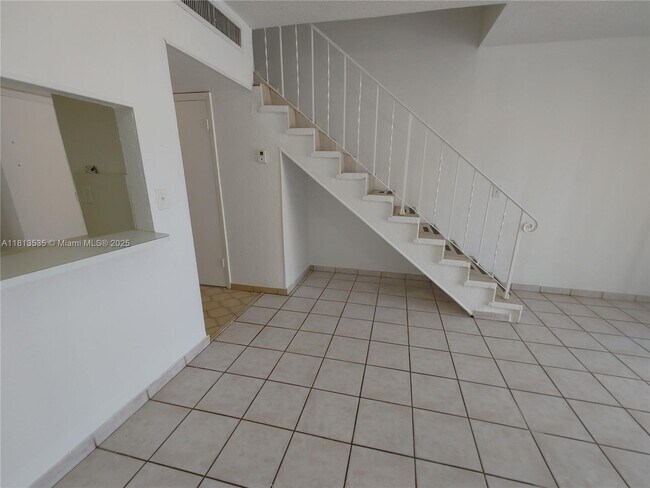 Building Photo - 1305 W 53rd St