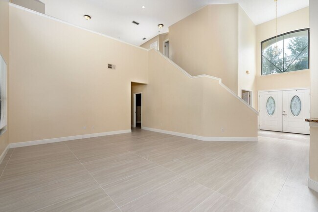 Building Photo - 5/4 HEATHROW POOL HOME!