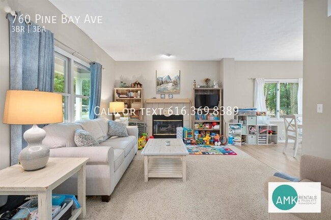 Building Photo - 760 Pine Bay Dr