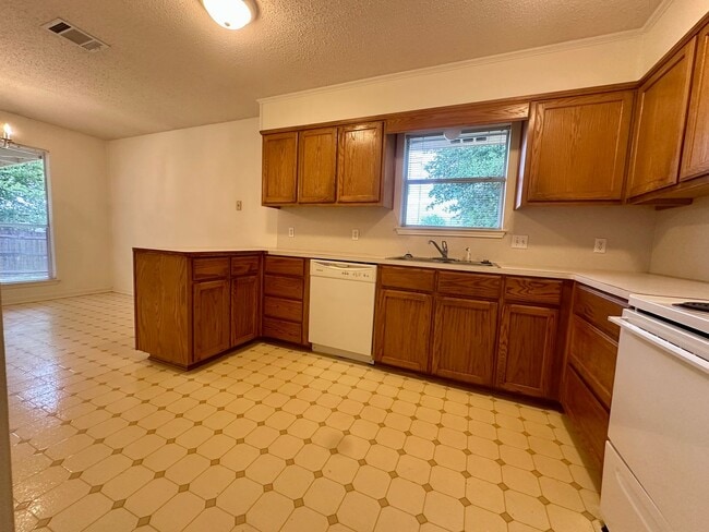 Building Photo - 638 Park Place Drive