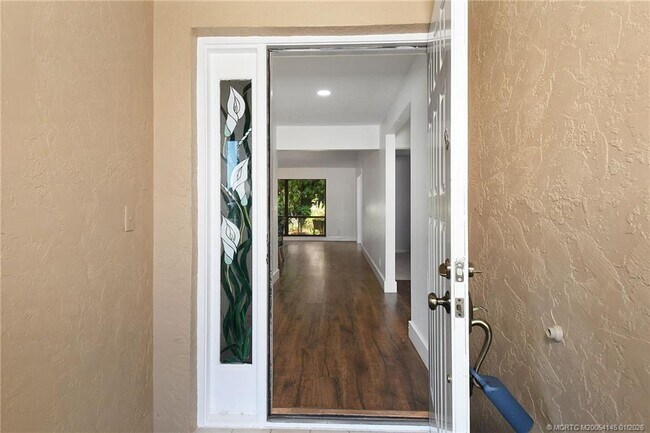 Building Photo - 2225 SW Creekside Dr