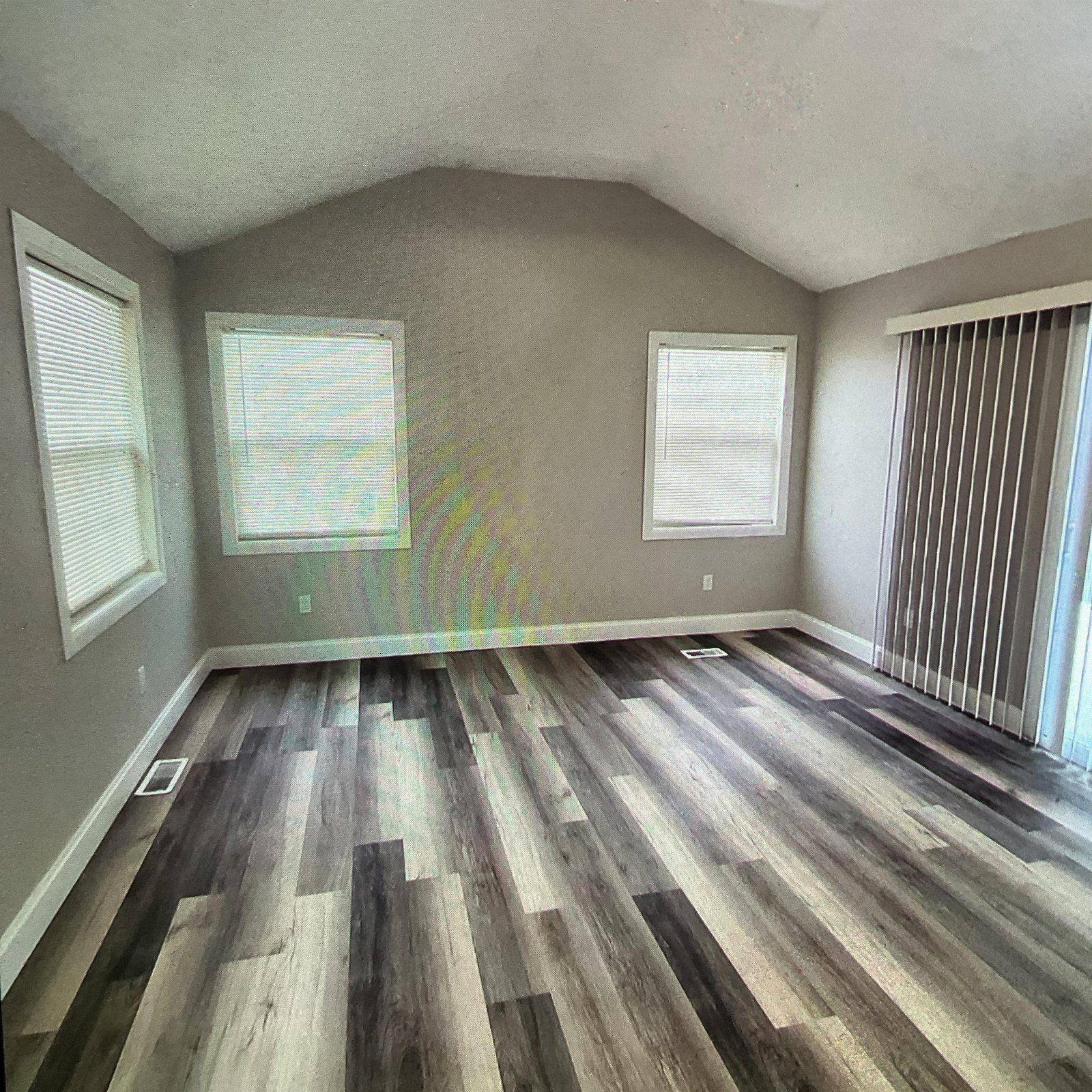Building Photo - 670 Arbutus Ct