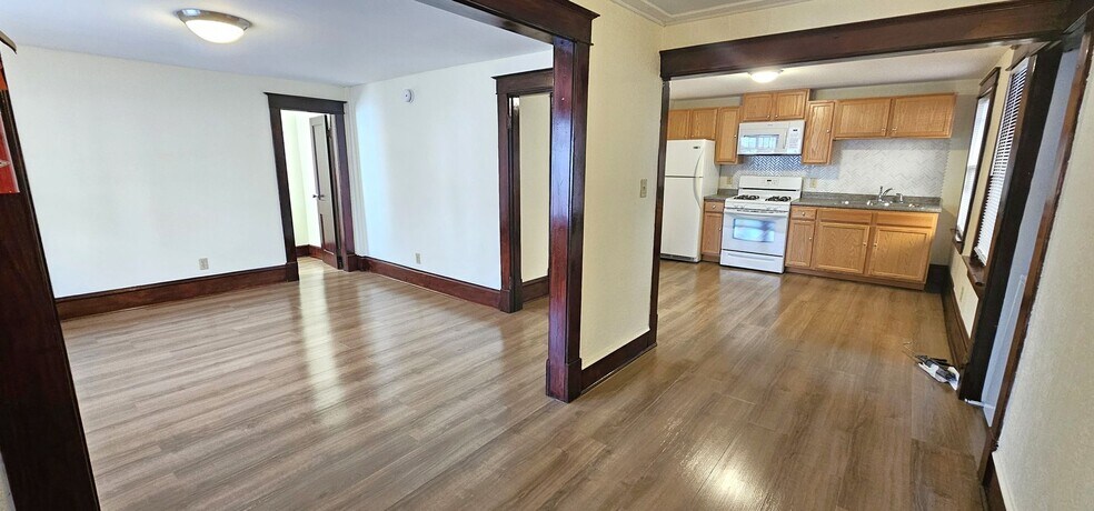 Building Photo - 135 N Champlain St