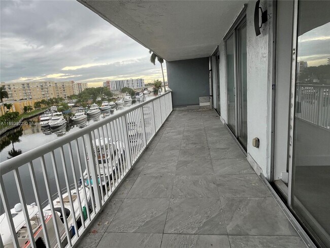 Building Photo - 1800 NW 24th Ave