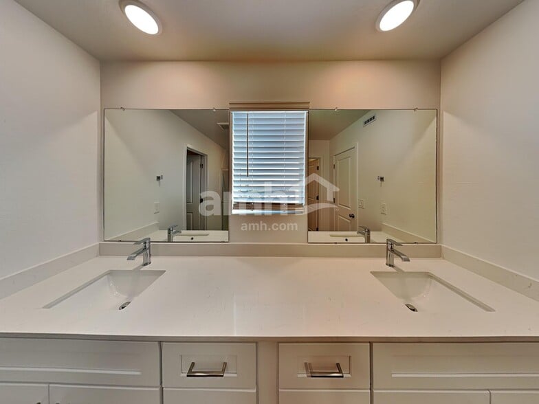 Building Photo - 1479 Aquamarine Dr