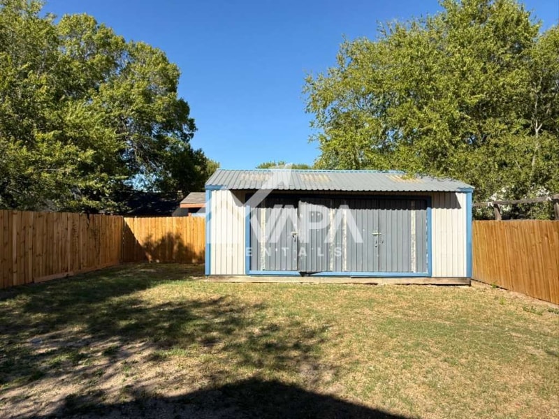 Building Photo - 9923 Birch Field Dr