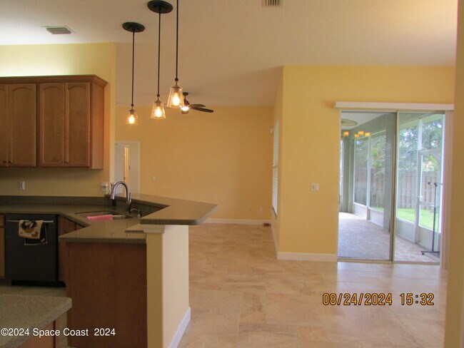 Building Photo - 1882 Woodfield Cir