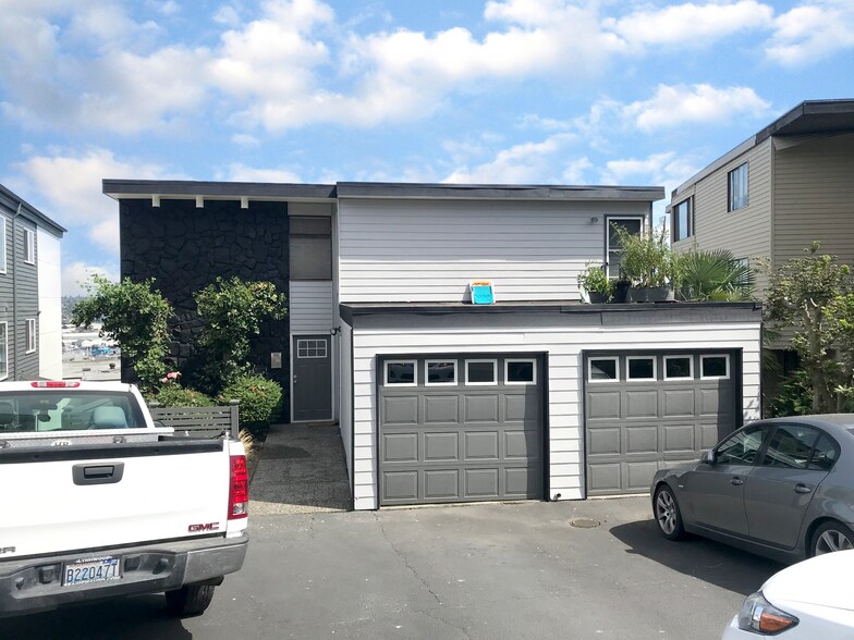 Building Photo - 3620 26th Pl W