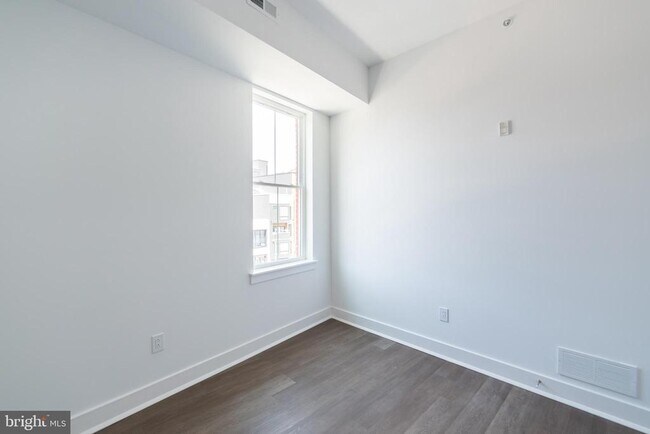Building Photo - 813 N Broad St
