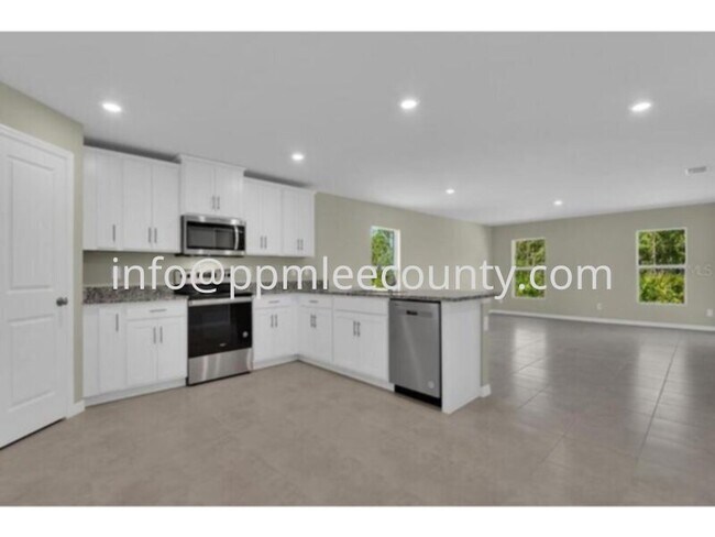 Building Photo - 3 bedroom 2 bath 2 car garage built in 2023 in Port Charlotte!!