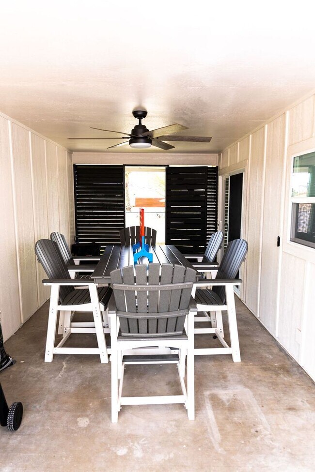 Building Photo - Beautiful Lake Havasau Home