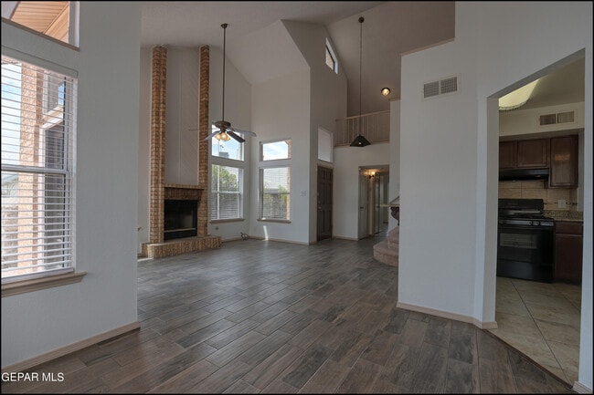 Building Photo - 894 Melville Ln