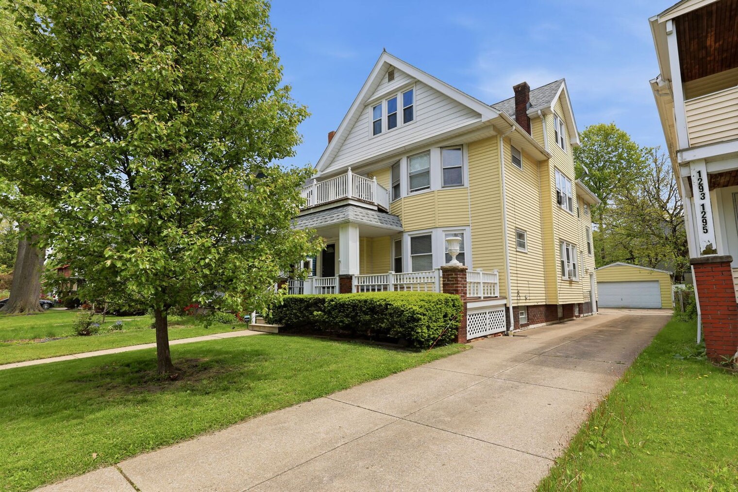 Building Photo - 1289 W 102nd St