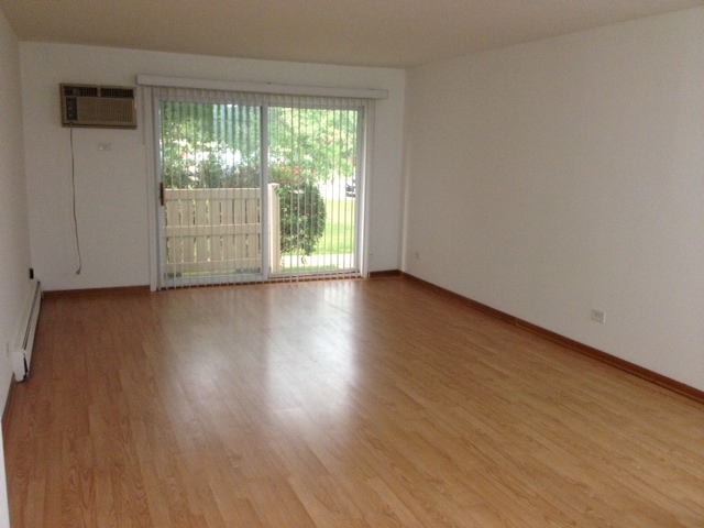 Living RM - 9998 S 84th Terrace