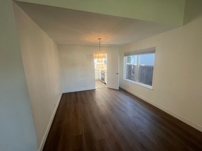 Building Photo - Beautiful 4 bed 2 bath home in San Jose with AC. Must See!