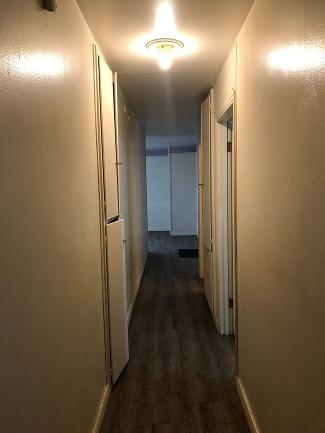 Building Photo - Available For Immediate Move-In! 2 Bedroom...