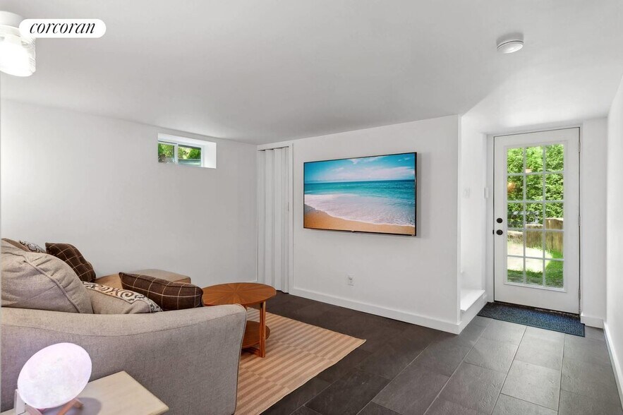 Building Photo - 22 Laurel Ln