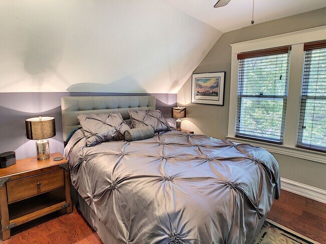 Building Photo - Sherman St- JK