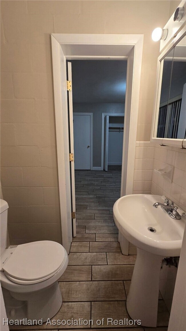 Building Photo - 6321 Lakeside Dr W